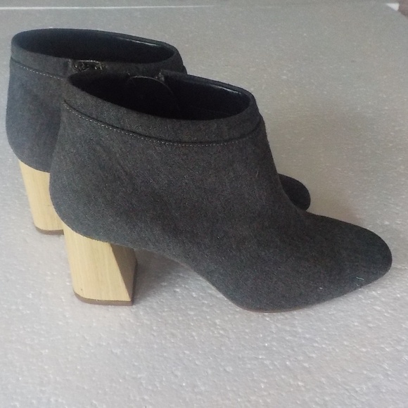 NEW Aerosoles Gray Ankle Boots - Picture 4 of 9